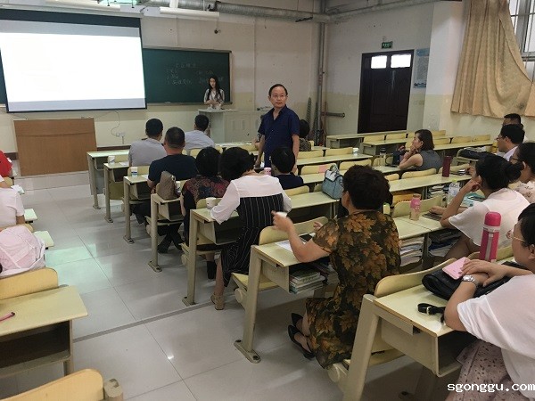 我校举行2017年新进教师指导性讲课活动